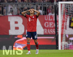 06.10.2018, Fussball 1. Bundesliga 2018/2019, 7. Spieltag,  FC Bayern Mnchen - Borussia Mnchengladbach, in der Allianz-Arena Mnchen. Thiago (FC Bayern Mnchen) frustriert.

