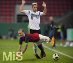 12.10.2018,  Fussball U21 EM-Qualifikationsspiel, Deutschland - Norwegen, im AUDI-Sportpark in Ingolstadt. v.li: Arne Maier (Deutschland) gegen Birk Risa (NOR).

