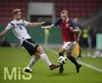 12.10.2018,  Fussball U21 EM-Qualifikationsspiel, Deutschland - Norwegen, im AUDI-Sportpark in Ingolstadt. v.li: Arne Maier (Deutschland) gegen Birk Risa (NOR).

