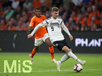 13.10.2018, Fussball, UEFA Nations League, Gruppe 1, Spieltag 3, Niederlande - Deutschland in der Johan Cruijff Arena Amsterdam. (L-R) Denzel Dumfries (Niederlande) gegen Timo Werner (Deutschland)


