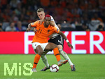 13.10.2018, Fussball, UEFA Nations League, Gruppe 1, Spieltag 3, Niederlande - Deutschland in der Johan Cruijff Arena Amsterdam. (L-R) Ryan Babel (Niederlande) gegen Matthias Ginter (Deutschland)


