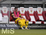 20.10.2018, Fussball 1. Bundesliga 2018/2019, 8. Spieltag,  VfB Stuttgart - Borussia Dortmund, in der Mercedes Benz Arena Stuttgart,  Jacob Bruun Larsen (Dortmund) auf der Bank nach seiner Auswechslung.


