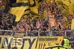 20.10.2018, Fussball 1. Bundesliga 2018/2019, 8. Spieltag,  VfB Stuttgart - Borussia Dortmund, in der Mercedes Benz Arena Stuttgart,  Fans Dortmund feiern ihre Mannschaft.


