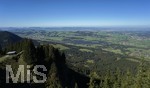 13.10.2018, Nesselwang im Allgu, Bergwanderung auf die Alpspitz, Blick ins Tal mit dem Grntensee.