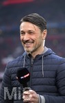 03.11.2018, Fussball 1. Bundesliga 2018/2019, 10. Spieltag,  FC Bayern Mnchen - Freiburg, in der Allianz-Arena Mnchen. Trainer Niko Kovac (FC Bayern Mnchen) lacht zufrieden.

 
