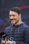 03.11.2018, Fussball 1. Bundesliga 2018/2019, 10. Spieltag,  FC Bayern Mnchen - Freiburg, in der Allianz-Arena Mnchen. Trainer Niko Kovac (FC Bayern Mnchen) lacht zufrieden. 

 
