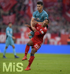 03.11.2018, Fussball 1. Bundesliga 2018/2019, 10. Spieltag,  FC Bayern Mnchen - Freiburg, in der Allianz-Arena Mnchen. v.li: Robin Koch (Freiburg) gegen Serge Gnabry (FC Bayern Mnchen).

 
