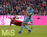 03.11.2018, Fussball 1. Bundesliga 2018/2019, 10. Spieltag,  FC Bayern Mnchen - Freiburg, in der Allianz-Arena Mnchen. li: Arjen Robben (FC Bayern Mnchen) zieht ab, sein Seitfallzieher bringt jedoch keinen Torerfolg.

 
