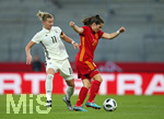 13.11.2018, Fussball Frauen Lnderspiel, Deutschland - Spanien, im Steigerwaldstadion Erfurt. (L-R) Alexandra Popp (Deutschland) gegen Andrea Perreira Cejudo (Spanien)


