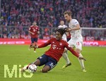 24.11.2018, Fussball 1. Bundesliga 2018/2019, 12. Spieltag,  FC Bayern Mnchen - Fortuna Dsseldorf, in der Allianz-Arena Mnchen.   v.li: Renato Sanches (Bayern Mnchen) gegen Adam Bodzek (Dsseldorf).

 
