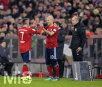 24.11.2018, Fussball 1. Bundesliga 2018/2019, 12. Spieltag,  FC Bayern Mnchen - Fortuna Dsseldorf, in der Allianz-Arena Mnchen.  Arjen Robben (FC Bayern Mnchen) kommt fr Franck Ribery (FC Bayern Mnchen) ins Spiel.

 
