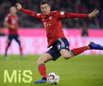 24.11.2018, Fussball 1. Bundesliga 2018/2019, 12. Spieltag,  FC Bayern Mnchen - Fortuna Dsseldorf, in der Allianz-Arena Mnchen. Robert Lewandowski (FC Bayern Mnchen) am Ball.

 
