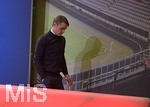 30.11.2018, Fussball 1. Bundesliga 2018/2019,  FC Bayern Mnchen, Jahreshauptversammlung im AUDI-Dome Mnchen, Nach der Pressekonferenz geht Trainer Niko Kovac (FC Bayern Mnchen) vom Podest herunter.

 
