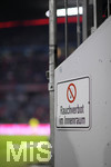 08.12.2018, Fussball 1. Bundesliga 2018/2019, 14. Spieltag,  FC Bayern Mnchen - 1.FC Nrnberg, in der Allianz-Arena Mnchen.  Schild fr Rauchverbot im Innenraum.

 
