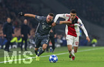12.12.2018, Fussball UEFA Champions League 2018/2019, Gruppenphase, 6.Spieltag, Ajax Amsterdam - FC Bayern Mnchen, in der Johan Cruijff Arena Amsterdam. (L-R) Franck Ribery (Bayern Mnchen) gegen Noussair Mazraoui (Ajax Amsterdam)


