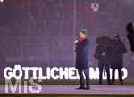 19.12.2018, Fussball 1. Bundesliga 2018/2019, 16. Spieltag,  FC Bayern Mnchen - RB Leipzig, in der Allianz-Arena Mnchen.  Die Mannschaft des FC Bayern verabschiedet sich auf dem Platz von ihren Fans in die Weihnachts-Pause mit dem Weihnachtslied 