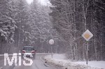 09.01.2019, Winterliche Strassen in Bad Wrishofen im Allgu, Die Verkehrsschilder an der Bundesstrasse 18 sind eingeschneit und schlecht erkennbar.