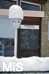 09.01.2019, Winter in Bad Wrishofen im Allgu,  Nach starkem Schneefall hat sich die Kurstadt in ein Winterwunderland verwandelt. An einem geschlossenem Cafr stehen noch 