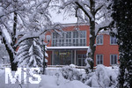 10.01.2019, Winter in Bad Wrishofen im Allgu,  Nach starkem Schneefall hat sich die Kurstadt in ein Winterwunderland verwandelt.  Hier das Kurhaus mit dem Kurtheater.
