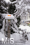 10.01.2019, Winter in Bad Wrishofen im Allgu,  Nach starkem Schneefall hat sich die Kurstadt in ein Winterwunderland verwandelt. Telefonhuschen von der Telekom.