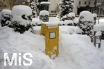 11.01.2019, Winter in Bad Wrishofen im Allgu,  Nach starkem Schneefall hat sich die Kurstadt in ein Winterwunderland verwandelt. Ein Briefkasten der Post.