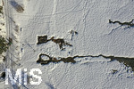 16.01.2019, Winterlandschaft bei Fssen im Allgu. Der Forggensee ist derzeit fast ohne Wasser. Spuren fhren vom Ufer in den See. Luftbild mit Drohne erstellt.