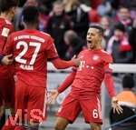27.01.2019, Fussball 1. Bundesliga 2018/2019, 19. Spieltag, FC Bayern Mnchen - VfB Stuttgart, in der Allianz-Arena Mnchen. Torjubel zum 1:0 von Thiago (FC Bayern Mnchen).

 
