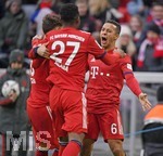 27.01.2019, Fussball 1. Bundesliga 2018/2019, 19. Spieltag, FC Bayern Mnchen - VfB Stuttgart, in der Allianz-Arena Mnchen. Torjubel zum 1:0 von Thiago (re, FC Bayern Mnchen).

 
