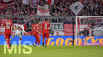 27.01.2019, Fussball 1. Bundesliga 2018/2019, 19. Spieltag, FC Bayern Mnchen - VfB Stuttgart, in der Allianz-Arena Mnchen. li: Anastasios Donis (Stuttgart) trifft per Weitschuss zum 1:1 Ausgleich.

 
