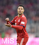 27.01.2019, Fussball 1. Bundesliga 2018/2019, 19. Spieltag, FC Bayern Mnchen - VfB Stuttgart, in der Allianz-Arena Mnchen. Serge Gnabry (FC Bayern Mnchen) jubelt mit dieser Geste.

 
