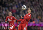 27.01.2019, Fussball 1. Bundesliga 2018/2019, 19. Spieltag, FC Bayern Mnchen - VfB Stuttgart, in der Allianz-Arena Mnchen.  Leon Goretzka (FC Bayern Mnchen) stoppt den Ball.

 
