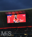 27.01.2019, Fussball 1. Bundesliga 2018/2019, 19. Spieltag, FC Bayern Mnchen - VfB Stuttgart, in der Allianz-Arena Mnchen. Alphonso Davies (FC Bayern Mnchen) wird nach seiner Einwechslung auf der Anzeigetafel vorgestellt.

 
