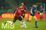 01.02.2019, Fussball 1. Bundesliga 2018/2019, 20. Spieltag, Hannover 96 - RB Leipzig, in der HDI-Arena Hannover. (L-R) Nicolai Mller (Hannover) gegen Diego Demme (RB Leipzig)


