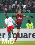 05.02.2019, Fussball DFB Pokal 2018/2019, Achtelfinale, Hamburger SV - 1. FC Nrnberg, im Volksparkstadion Hamburg. (L-R) Khaled Narey (Hamburg) gegen Ewerton (Nrnberg)


