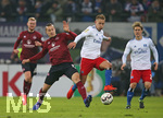 05.02.2019, Fussball DFB Pokal 2018/2019, Achtelfinale, Hamburger SV - 1. FC Nrnberg, im Volksparkstadion Hamburg. (L-R) Adam Zrelak (Nrnberg) gegen Lewis Holtby (Hamburg)


