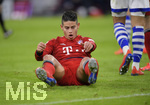 09.02.2019, Fussball 1. Bundesliga 2018/2019, 21. Spieltag, FC Bayern Mnchen - FC Schalke 04, in der Allianz-Arena Mnchen. James Rodriguez (FC Bayern Mnchen) am Boden.

 
