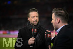 09.02.2019, Fussball 1. Bundesliga 2018/2019, 21. Spieltag, FC Bayern Mnchen - FC Schalke 04, in der Allianz-Arena Mnchen. TV-Experte Steffen Freund (li) am Mikrofon.

 
