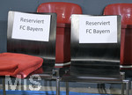 15.02.2019, Fussball 1. Bundesliga 2018/2019, 22. Spieltag, FC Augsburg - FC Bayern Mnchen, in der WWK-Arena Augsburg. Zwei Sthle sind hier fr den FC Bayern reserviert.
 
