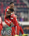 15.02.2019, Fussball 1. Bundesliga 2018/2019, 22. Spieltag, FC Augsburg - FC Bayern Mnchen, in der WWK-Arena Augsburg. Torjubel v.l. David Alaba (FC Bayern Mnchen) und Kingsley Coman (Bayern Mnchen) liegen sich in den Armen.
 
