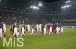 15.02.2019, Fussball 1. Bundesliga 2018/2019, 22. Spieltag, FC Augsburg - FC Bayern Mnchen, in der WWK-Arena Augsburg.  Einmarsch der beiden Teams.
 
