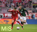 09.03.2019, Fussball 1. Bundesliga 2018/2019, 25. Spieltag, FC Bayern Mnchen - VfL Wolfsburg, in der Allianz-Arena Mnchen. v.li: James Rodriguez (FC Bayern Mnchen) gegen Wout Weghorst (Wolfsburg).

 
