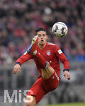 09.03.2019, Fussball 1. Bundesliga 2018/2019, 25. Spieltag, FC Bayern Mnchen - VfL Wolfsburg, in der Allianz-Arena Mnchen. James Rodriguez (FC Bayern Mnchen) am Ball.

 

