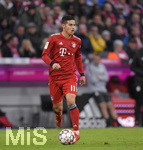 09.03.2019, Fussball 1. Bundesliga 2018/2019, 25. Spieltag, FC Bayern Mnchen - VfL Wolfsburg, in der Allianz-Arena Mnchen. James Rodriguez (FC Bayern Mnchen) am Ball.

 
