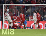 13.03.2019, Fussball UEFA Champions-League 2018/2019, Achtelfinale Rckspiel, FC Bayern Mnchen - FC Liverpool, in der Allianz-Arena Mnchen, Virgil van Dijk (Liverpool) trifft zum 1:2. 


