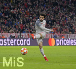 13.03.2019, Fussball UEFA Champions-League 2018/2019, Achtelfinale Rckspiel, FC Bayern Mnchen - FC Liverpool, in der Allianz-Arena Mnchen, Mohamed Salah (FC Liverpool) zieht ab.


