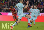 17.03.2019, Fussball 1. Bundesliga 2018/2019, 26. Spieltag, FC Bayern Mnchen - 1.FSV Mainz 05, in der Allianz-Arena Mnchen.  Torschuss zum 3:0 von Kingsley Coman (li, Bayern Mnchen).

 
