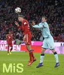 17.03.2019, Fussball 1. Bundesliga 2018/2019, 26. Spieltag, FC Bayern Mnchen - 1.FSV Mainz 05, in der Allianz-Arena Mnchen.  v.li: Thomas Mller (FC Bayern Mnchen) gegen Stefan Bell (FSV Mainz).

 
