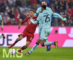 17.03.2019, Fussball 1. Bundesliga 2018/2019, 26. Spieltag, FC Bayern Mnchen - 1.FSV Mainz 05, in der Allianz-Arena Mnchen. v.l. Thomas Mller (FC Bayern Mnchen) gegen Jean-Philippe Gbamin (FSV Mainz) 

 
