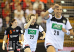 23.03.2019, Handball Frauen, Lnderspiel, Deutschland - Niederlande, in der EWE Arena Oldenburg. Maren Weigel (mi., Deutschland) jubelt