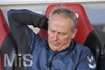 30.03.2019, Fussball 1. Bundesliga 2018/2019, 27. Spieltag, SC Freiburg - FC Bayern Mnchen, im Schwarzwald-Stadion Freiburg. Trainer Christian Streich (Freiburg) nachdenklich.

 
